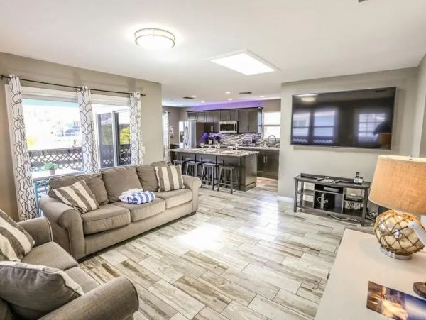 Beautiful Fort Myers Vacation Home 2 Min Walk to Beach