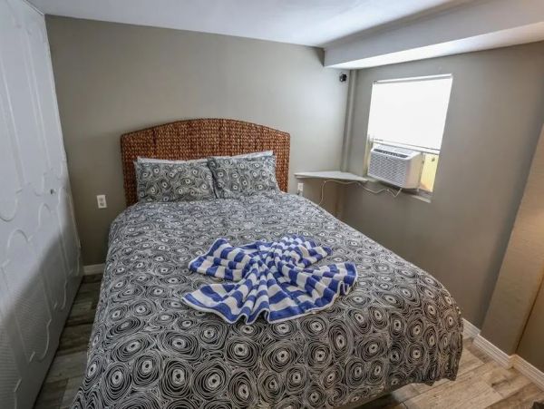 Beautiful Fort Myers Vacation Home 2 Min Walk to Beach