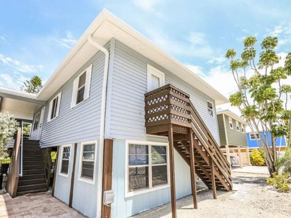 Beautiful Fort Myers Vacation Home 2 Min Walk to Beach