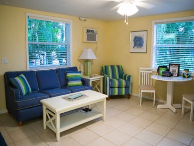 Fort Myers Beach Cozy One Bedroom Vacation Duplex