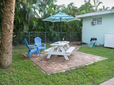 Fort Myers Beach Cozy One Bedroom Vacation Duplex