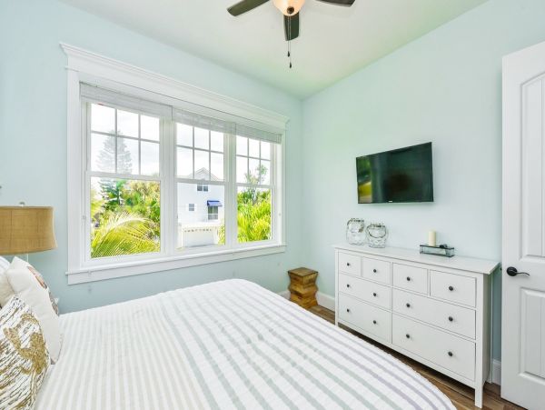 Holmes Beach Vacation Rental Pool Home Steps to Beach