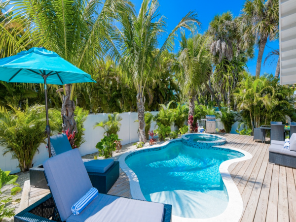 Holmes Beach Fabulous Four Bedroom Home Sleeps 10