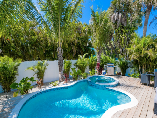 Holmes Beach Fabulous Four Bedroom Home Sleeps 10