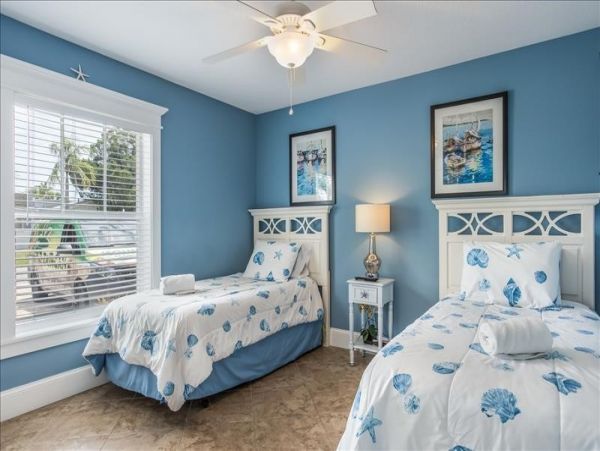 Charming Duplex for Rent on Holmes Beach Sleeps Six Guests