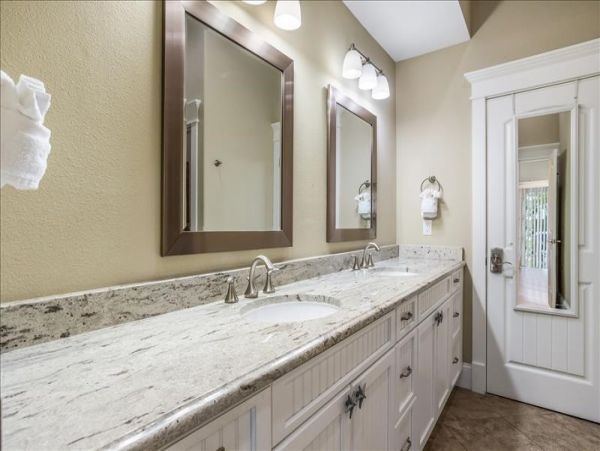 Charming Duplex for Rent on Holmes Beach Sleeps Six Guests