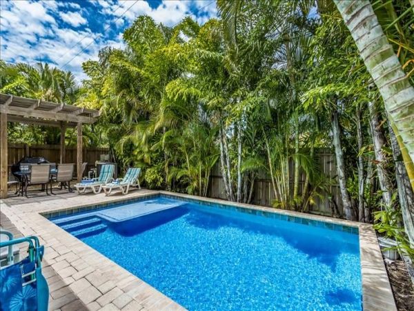 Charming Duplex for Rent on Holmes Beach Sleeps Six Guests