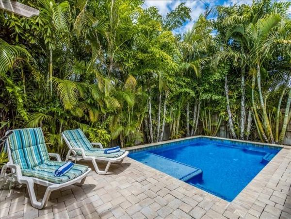 Charming Duplex for Rent on Holmes Beach Sleeps Six Guests