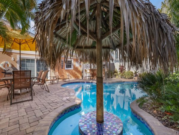 Tiki Cottage steps from the beach