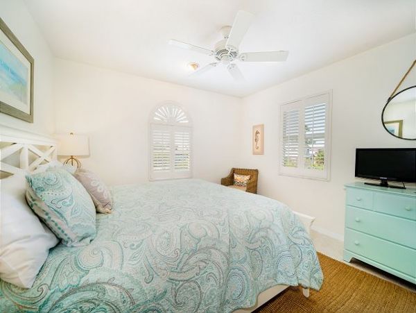 Pet Friendly Anna Maria Vacation Pool Home Sleeps 8 Guests, two blocks from the beach!