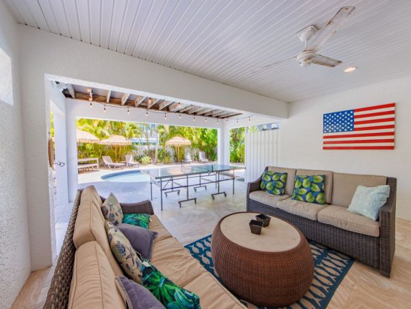 Pet Friendly Anna Maria Vacation Pool Home Sleeps 8 Guests, two blocks from the beach!