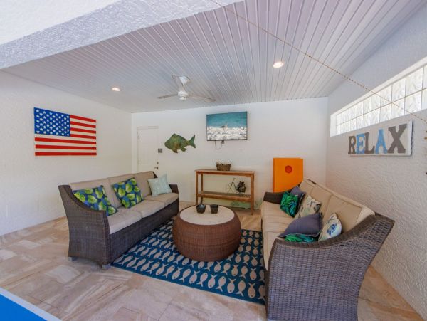 Pet Friendly Anna Maria Vacation Pool Home Sleeps 8 Guests, two blocks from the beach!