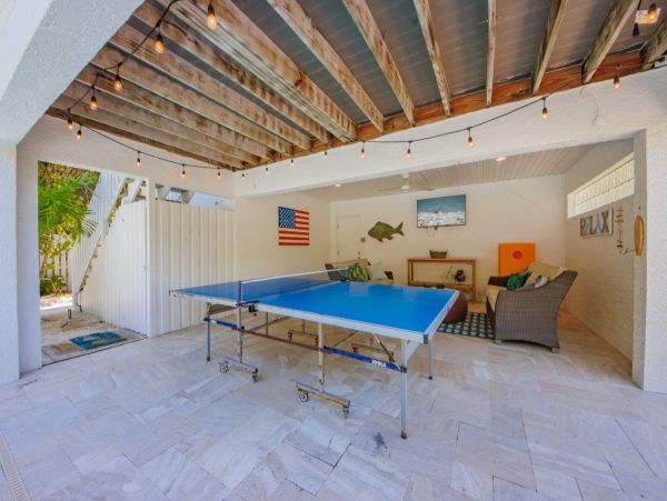 Pet Friendly Anna Maria Vacation Pool Home Sleeps 8 Guests, two blocks from the beach!
