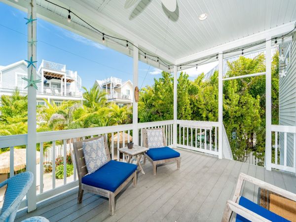Pet Friendly Anna Maria Vacation Pool Home Sleeps 8 Guests, two blocks from the beach!
