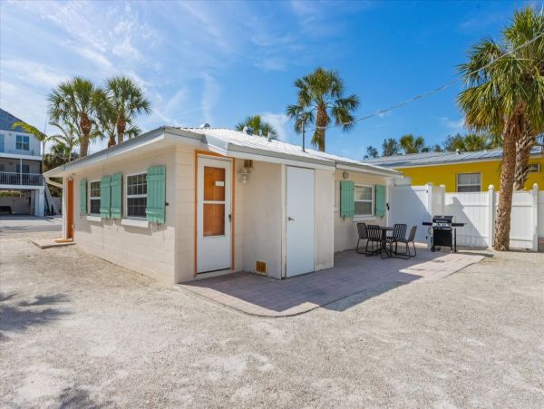 A Charming North Anna Maria Island Beach Cottage