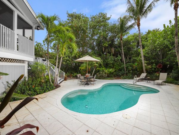 Boca Grande 4 Bedroom Pool Home Sleeps 8 Walk to Beach