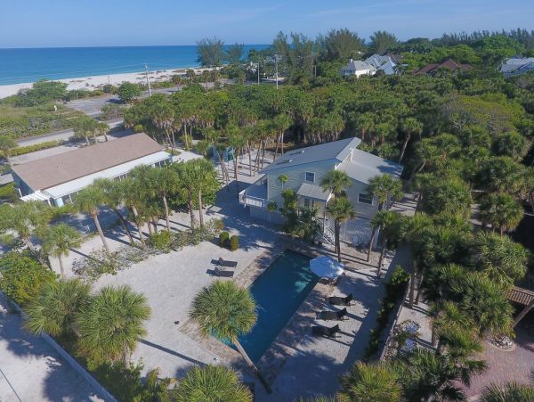 Boca Grande Single Family Home minutes from the Beach!