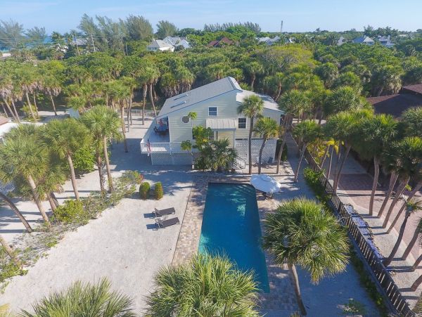 Boca Grande Single Family Home minutes from the Beach!