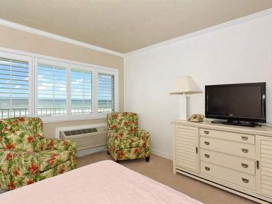 Longboat Key Cozy Beachfront Studio