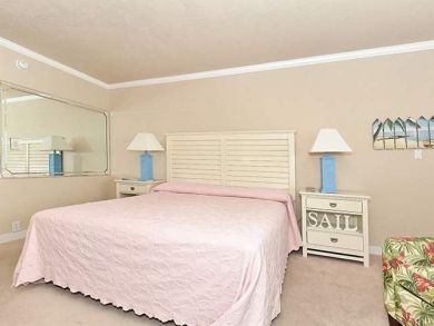 Longboat Key Cozy Beachfront Studio