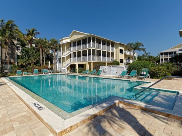 Sanibel 3 Bedroom Condo Sleeps 6 Partial Gulf View & Pool