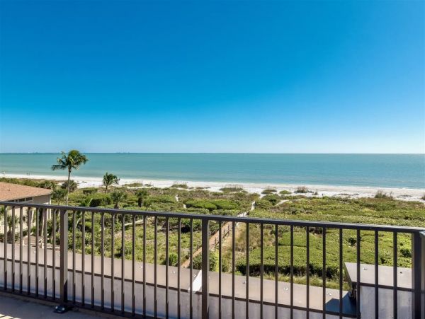 Beachfront Three Bedroom Penthouse in Sanibel