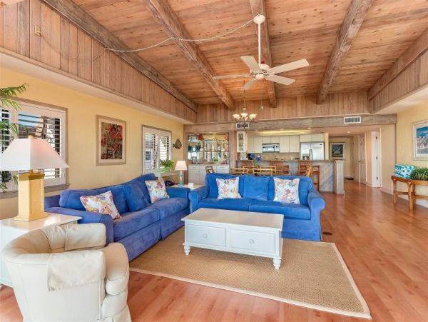 Beachfront Three Bedroom Penthouse in Sanibel