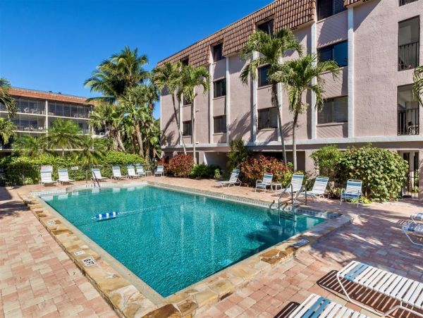 Beachfront Three Bedroom Penthouse in Sanibel