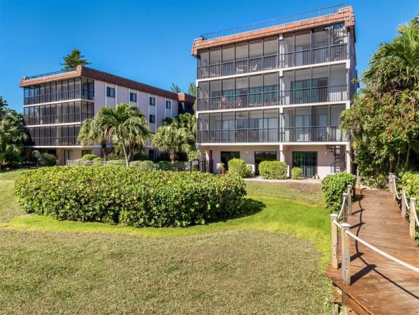 Beachfront Three Bedroom Penthouse in Sanibel