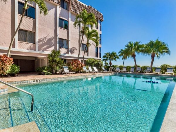 Beachfront Three Bedroom Penthouse in Sanibel
