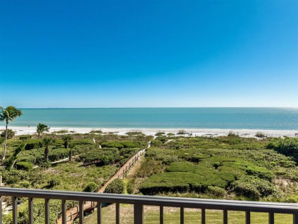 Beachfront Three Bedroom Penthouse in Sanibel