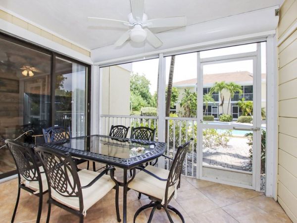 Two Bedroom Walk to Beach Vacation Condo in Sanibel