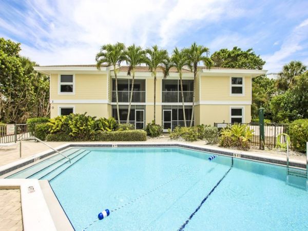 Two Bedroom Walk to Beach Vacation Condo in Sanibel