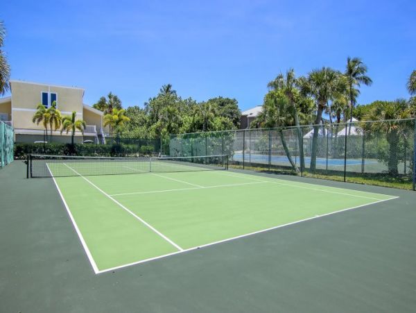 Two Bedroom Walk to Beach Vacation Condo in Sanibel