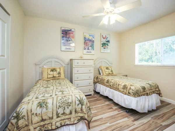 Two Bedroom Walk to Beach Vacation Condo in Sanibel
