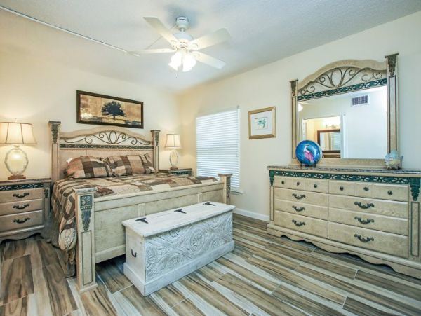 Two Bedroom Walk to Beach Vacation Condo in Sanibel