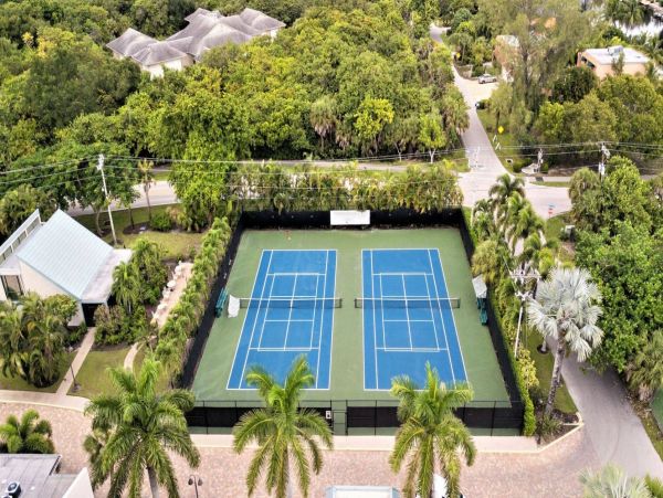 Sanibel Vacation Beach Condo with Communal Pool Sleeps 6