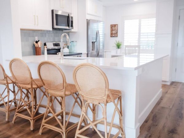 Sanibel Vacation Beach Condo with Communal Pool Sleeps 6