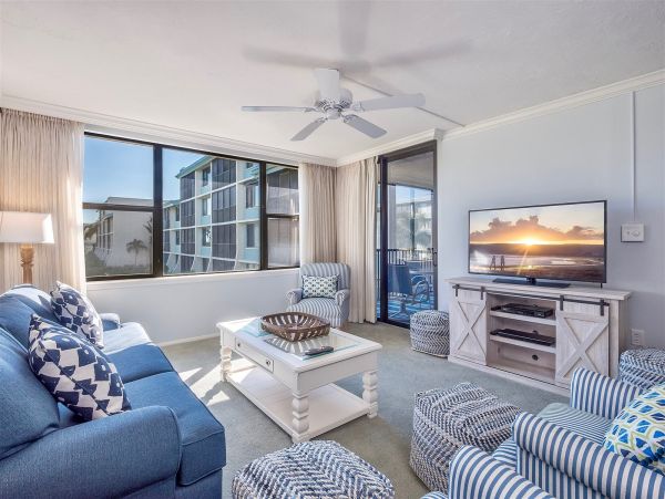 Beachfront Two Bedroom Vacation Condo in Sanibel