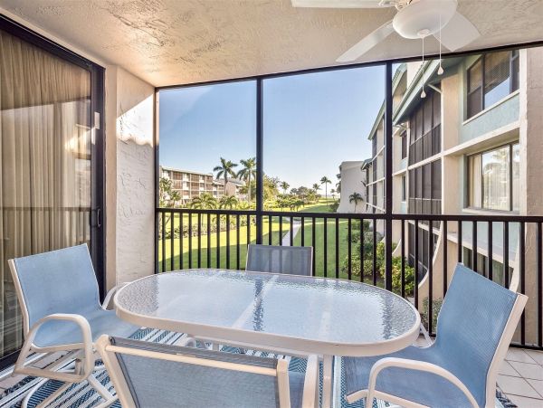 Beachfront Two Bedroom Vacation Condo in Sanibel
