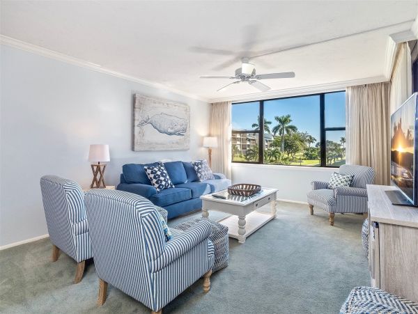 Beachfront Two Bedroom Vacation Condo in Sanibel