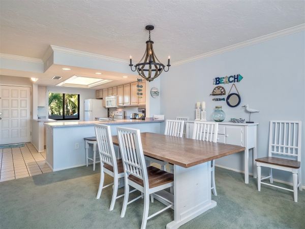 Beachfront Two Bedroom Vacation Condo in Sanibel