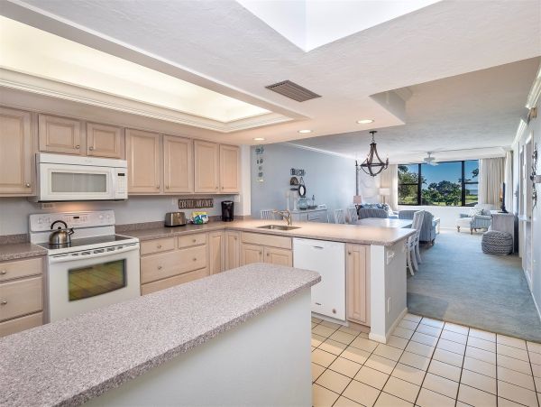 Beachfront Two Bedroom Vacation Condo in Sanibel