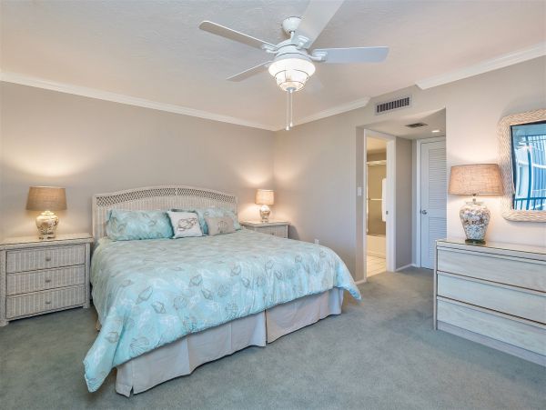 Beachfront Two Bedroom Vacation Condo in Sanibel