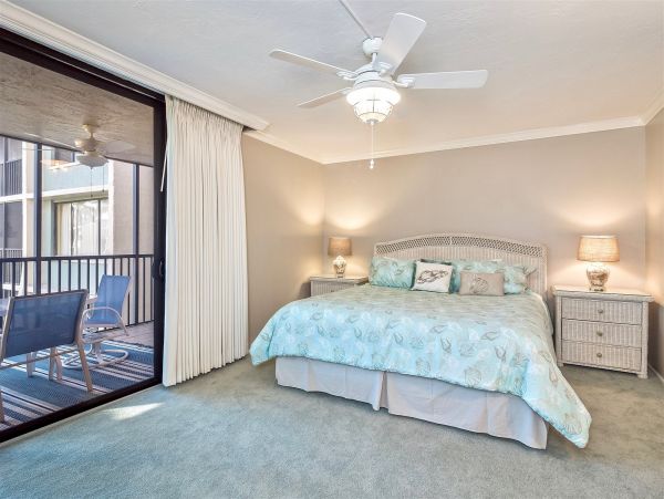Beachfront Two Bedroom Vacation Condo in Sanibel