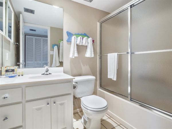 Beachfront Two Bedroom Vacation Condo in Sanibel