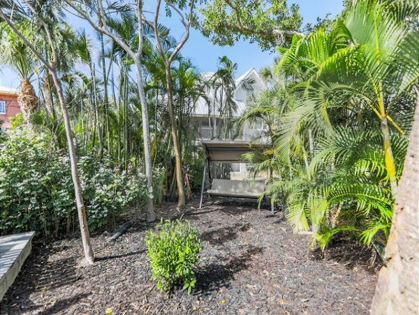 New Arrival Wow Amazing Cottage Great Location Updated!