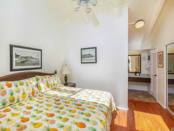 New Arrival Wow Amazing Cottage Great Location Updated!