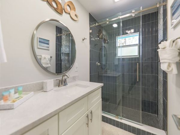 New Arrival Wow Amazing Cottage Great Location Updated!