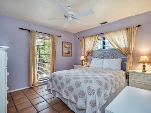 Sanibel Four Bedroom Family Home with Caged Pool  Sleeps 10